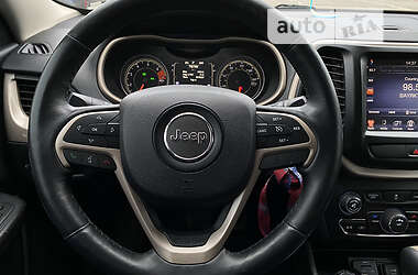 Позашляховик / Кросовер Jeep Cherokee 2015 в 