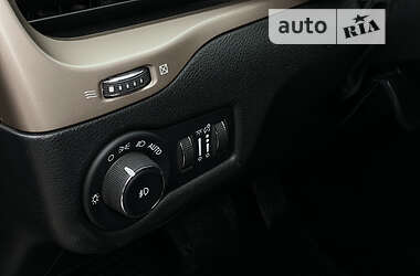 Внедорожник / Кроссовер Jeep Cherokee 2016 в 
