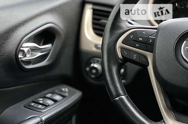 Внедорожник / Кроссовер Jeep Cherokee 2016 в 