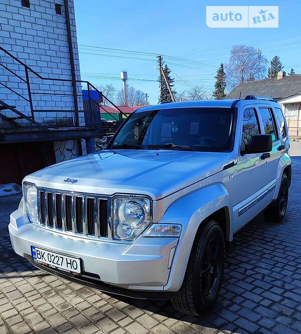 Позашляховик / Кросовер Jeep Cherokee 2008 в Турійську