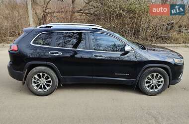 Позашляховик / Кросовер Jeep Cherokee 2019 в 