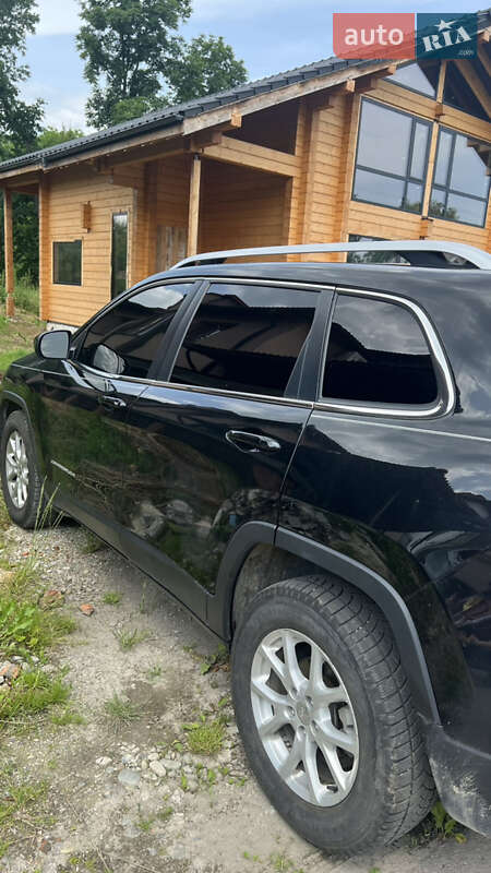 Внедорожник / Кроссовер Jeep Cherokee 2016 в Калуше