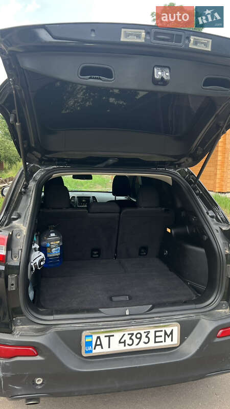 Внедорожник / Кроссовер Jeep Cherokee 2016 в Калуше