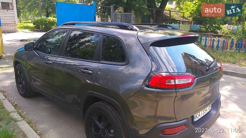 Внедорожник / Кроссовер Jeep Cherokee 2015 в Киеве