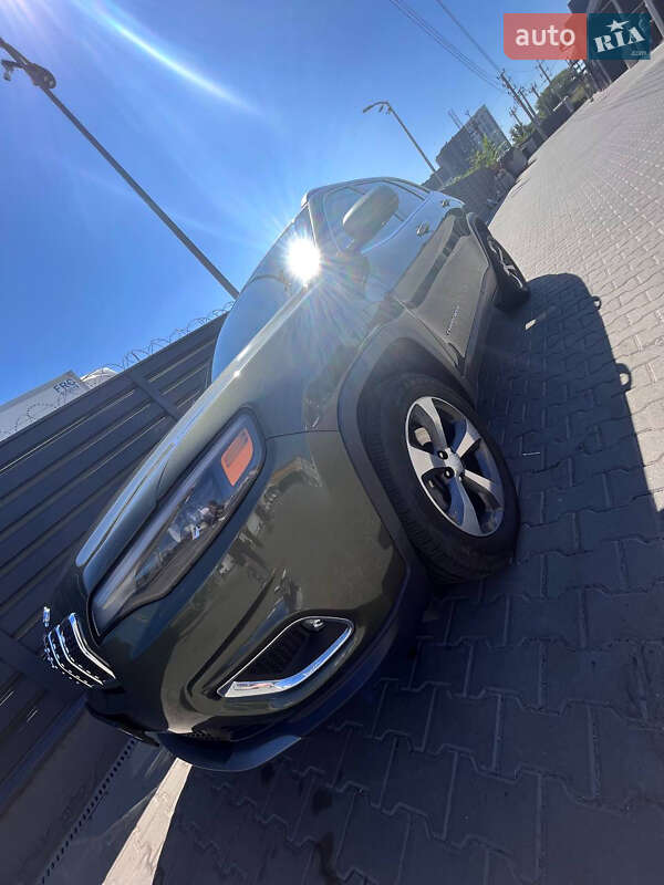 Внедорожник / Кроссовер Jeep Cherokee 2018 в Киеве