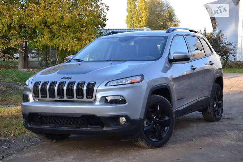 Внедорожник / Кроссовер Jeep Cherokee 2016 в Львове