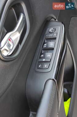 Внедорожник / Кроссовер Jeep Cherokee 2019 в 