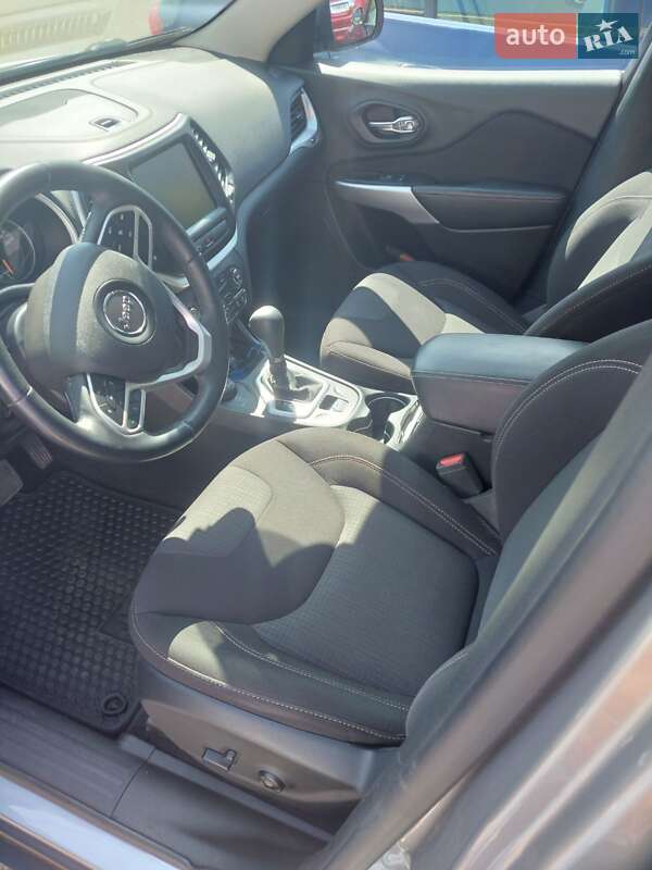 Внедорожник / Кроссовер Jeep Cherokee 2018 в Киеве фото 9 Внедорожник / Кроссовер Jeep Cherokee 2018 в Киеве