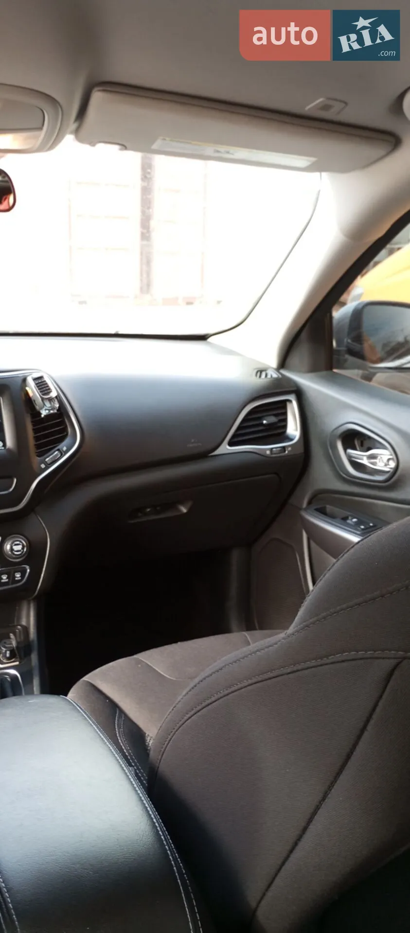 2018 Jeep Cherokee - мініатюра 14
