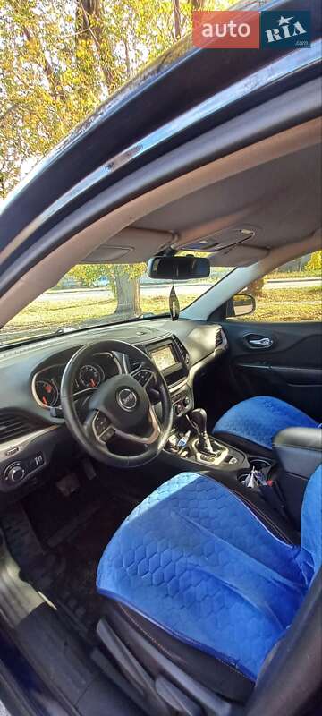 Внедорожник / Кроссовер Jeep Cherokee 2015 в Кривом Роге