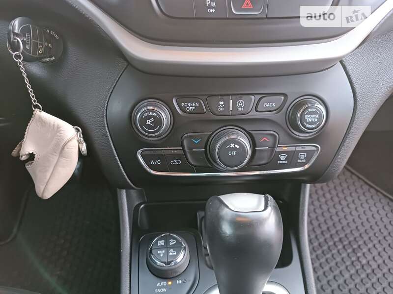 Внедорожник / Кроссовер Jeep Cherokee 2015 в Снятине
