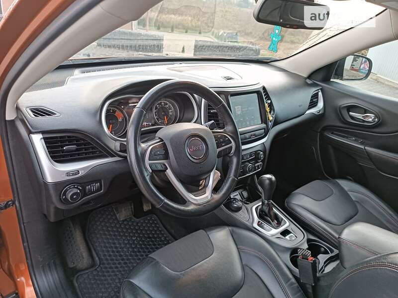 Внедорожник / Кроссовер Jeep Cherokee 2015 в Снятине