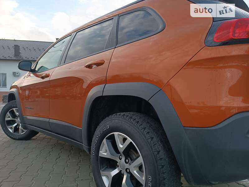 Внедорожник / Кроссовер Jeep Cherokee 2015 в Снятине