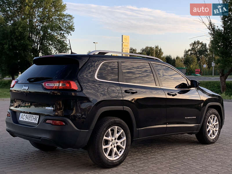 Позашляховик / Кросовер Jeep Cherokee 2015 в Ратному