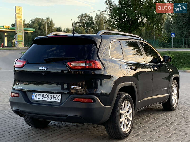 Позашляховик / Кросовер Jeep Cherokee 2015 в Ратному