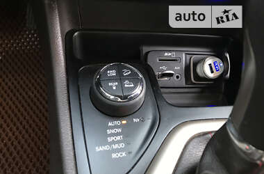 Внедорожник / Кроссовер Jeep Cherokee 2013 в 