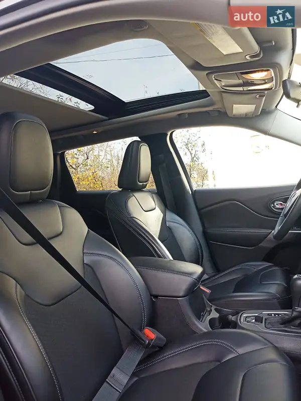 Jeep Cherokee 2019 VIN 1C4PJLLB2LD543146 фото оголошення 23 з 72