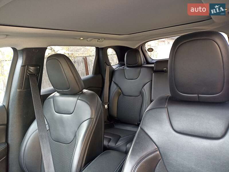 Позашляховик / Кросовер Jeep Cherokee 2019 в Хмільнику