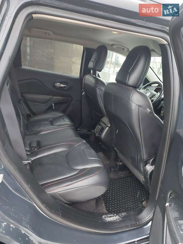 Внедорожник / Кроссовер Jeep Cherokee 2016 в Ужгороде фото 16 Внедорожник / Кроссовер Jeep Cherokee 2016 в Ужгороде