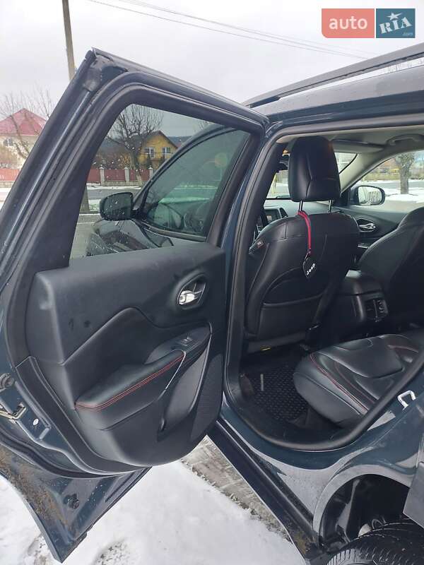 Внедорожник / Кроссовер Jeep Cherokee 2016 в Ужгороде фото 32 Внедорожник / Кроссовер Jeep Cherokee 2016 в Ужгороде