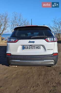 Позашляховик / Кросовер Jeep Cherokee 2019 в 