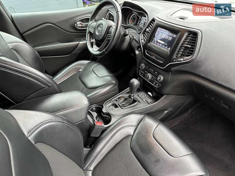 Позашляховик / Кросовер Jeep Cherokee 2018 в Семенівці