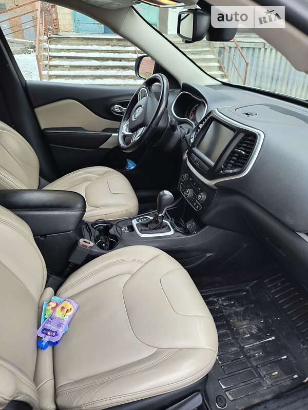 Позашляховик / Кросовер Jeep Cherokee 2017 в Валках