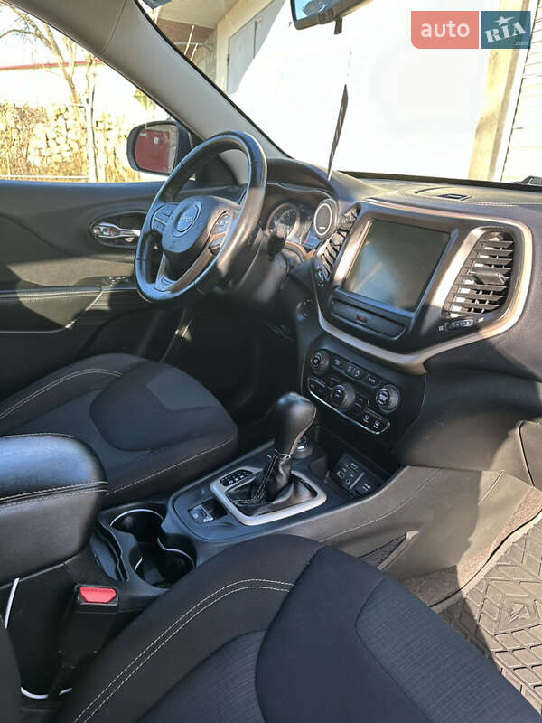 Внедорожник / Кроссовер Jeep Cherokee 2015 в Одессе