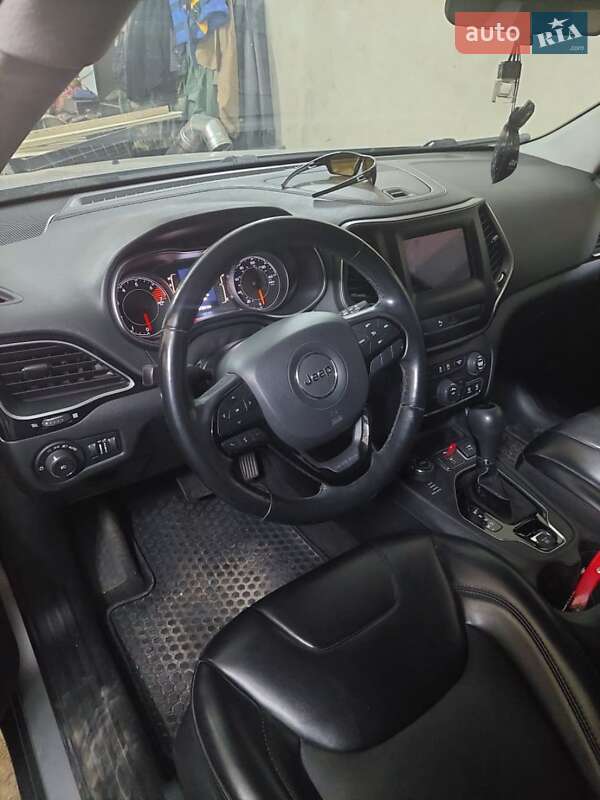 Позашляховик / Кросовер Jeep Cherokee 2019 в Черкасах фото 6 Позашляховик / Кросовер Jeep Cherokee 2019 в Черкасах