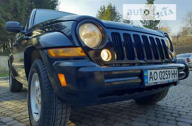 Внедорожник / Кроссовер Jeep Cherokee 2005 в 