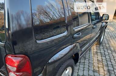 Внедорожник / Кроссовер Jeep Cherokee 2005 в 