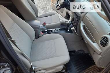 Внедорожник / Кроссовер Jeep Cherokee 2005 в 