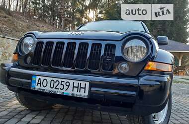 Внедорожник / Кроссовер Jeep Cherokee 2005 в 