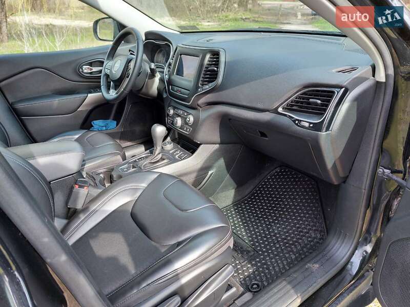 Внедорожник / Кроссовер Jeep Cherokee 2019 в Киеве