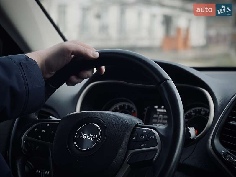 Внедорожник / Кроссовер Jeep Cherokee 2016 в Покровском фото 17 Внедорожник / Кроссовер Jeep Cherokee 2016 в Покровском