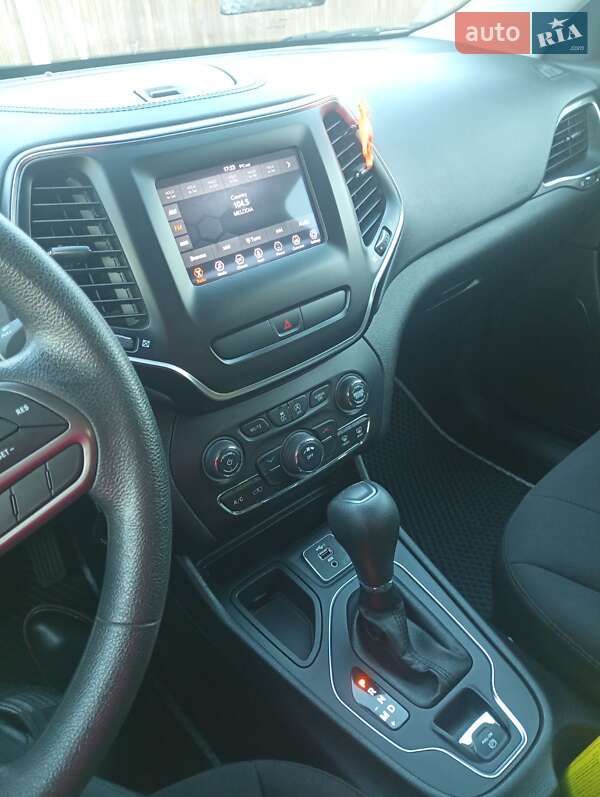 Позашляховик / Кросовер Jeep Cherokee 2020 в Смілі фото 11 Позашляховик / Кросовер Jeep Cherokee 2020 в Смілі