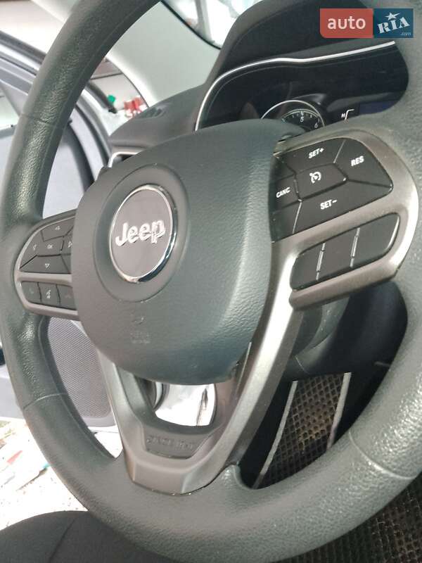 Позашляховик / Кросовер Jeep Cherokee 2020 в Смілі фото 12 Позашляховик / Кросовер Jeep Cherokee 2020 в Смілі