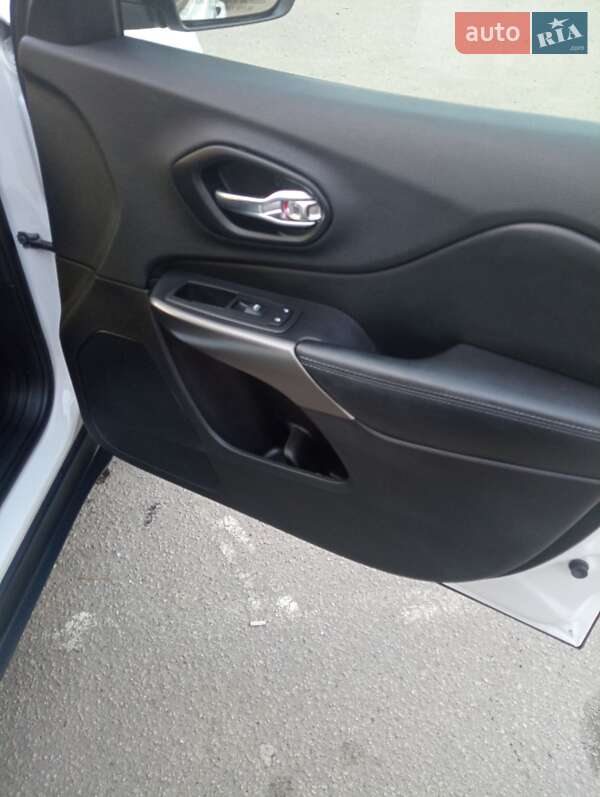 Позашляховик / Кросовер Jeep Cherokee 2020 в Смілі фото 23 Позашляховик / Кросовер Jeep Cherokee 2020 в Смілі