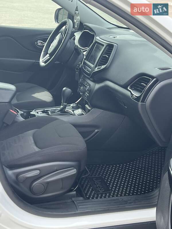 Внедорожник / Кроссовер Jeep Cherokee 2019 в Харькове
