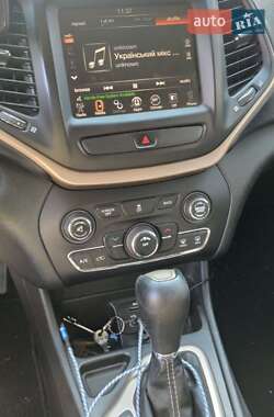 Внедорожник / Кроссовер Jeep Cherokee 2015 в Черкассах