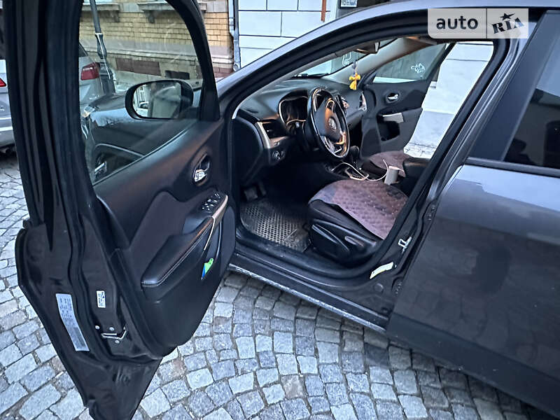 Внедорожник / Кроссовер Jeep Cherokee 2017 в Днепре