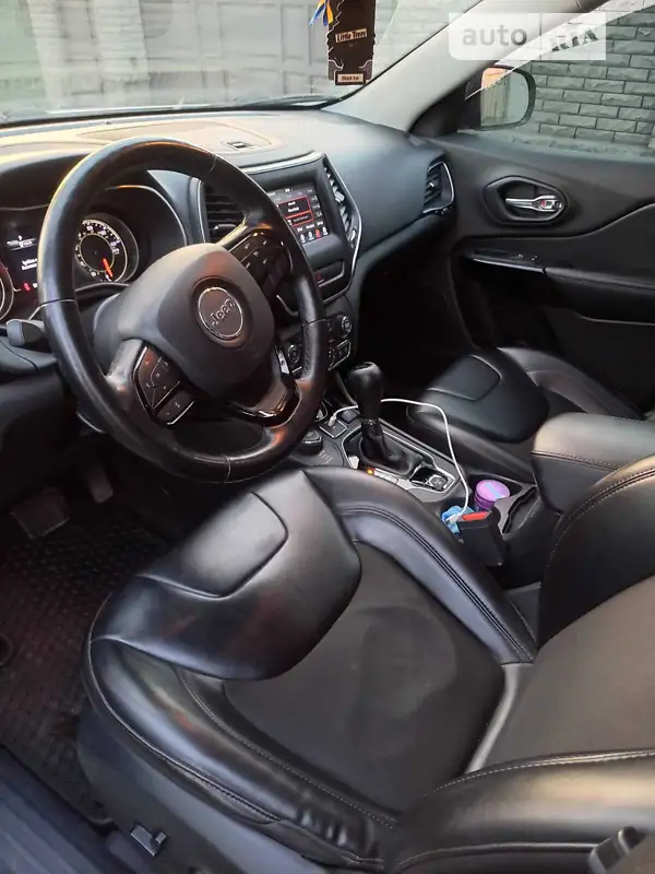 Jeep Cherokee 2019 VIN 1C4PJMLB3LD572435 фото оголошення 6 з 51