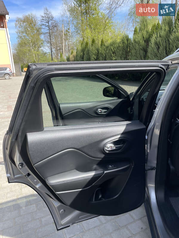 Внедорожник / Кроссовер Jeep Cherokee 2018 в Самборе фото 34 Внедорожник / Кроссовер Jeep Cherokee 2018 в Самборе