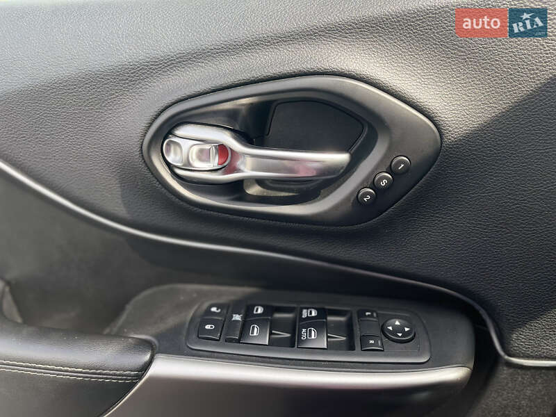 Внедорожник / Кроссовер Jeep Cherokee 2019 в Киеве фото 27 Внедорожник / Кроссовер Jeep Cherokee 2019 в Киеве