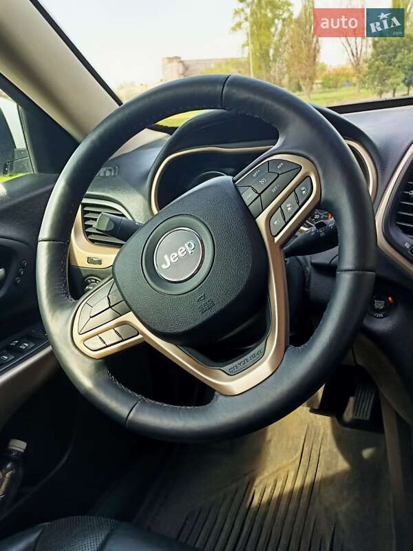 Внедорожник / Кроссовер Jeep Cherokee 2017 в Киеве