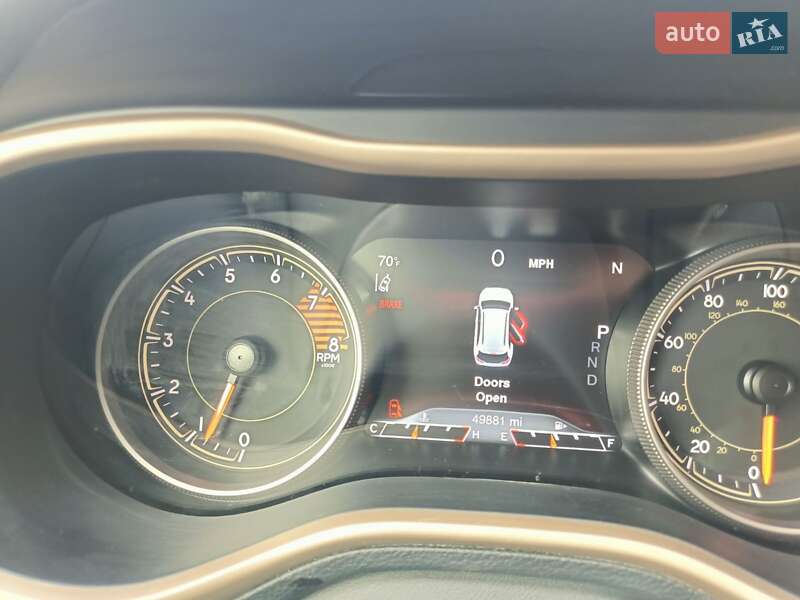 Внедорожник / Кроссовер Jeep Cherokee 2017 в Киеве