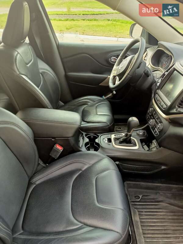 Внедорожник / Кроссовер Jeep Cherokee 2017 в Киеве