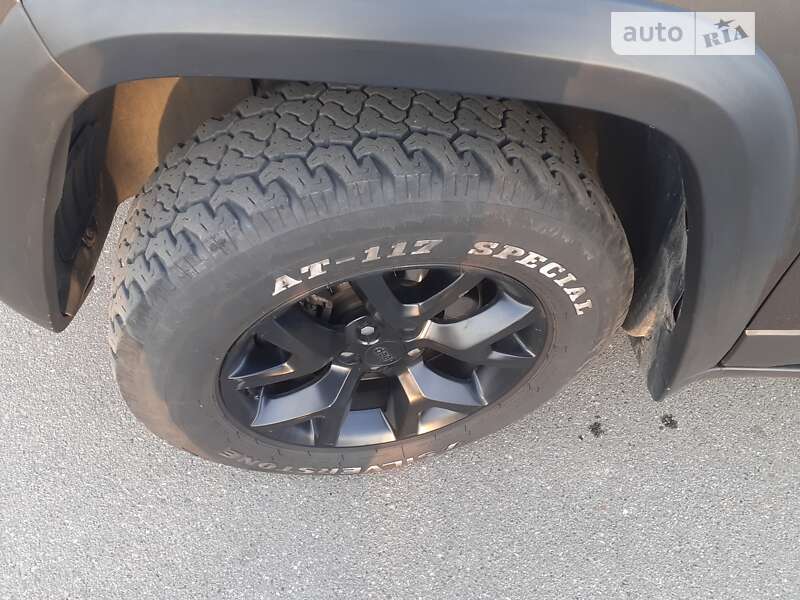 Внедорожник / Кроссовер Jeep Cherokee 2014 в Киеве