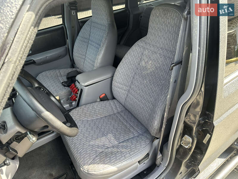 Позашляховик / Кросовер Jeep Cherokee 1997 в Чернівцях