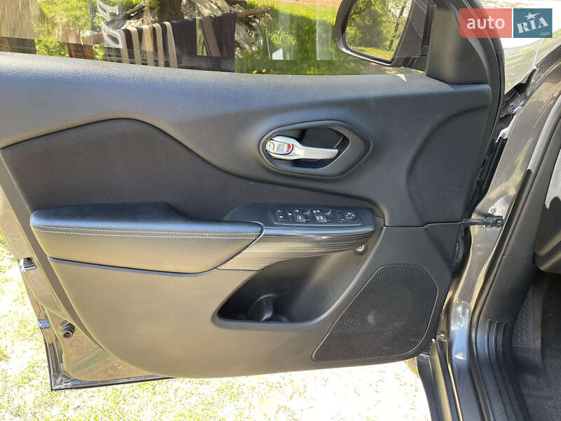 Внедорожник / Кроссовер Jeep Cherokee 2015 в Бережанах фото 12 Внедорожник / Кроссовер Jeep Cherokee 2015 в Бережанах